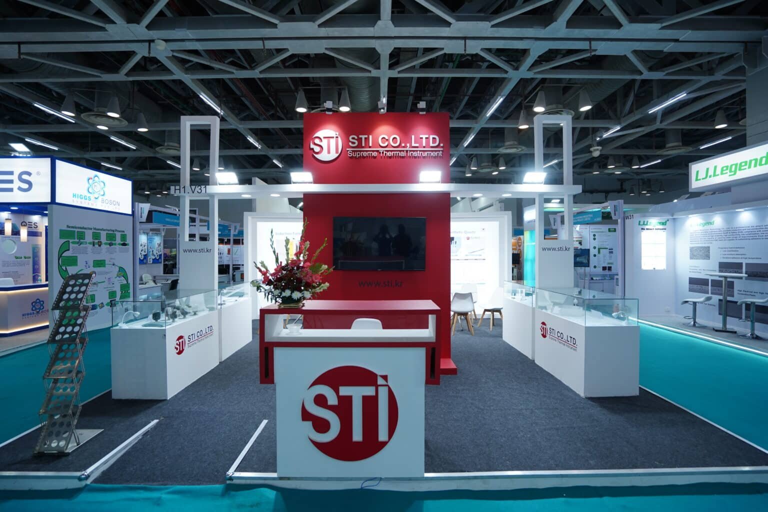 10x10 Trade Show Booth Design Ideas That Attract More Visitors - ihglobal